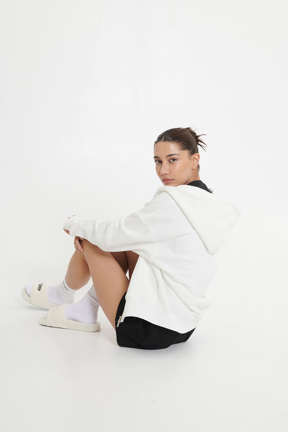 어굿데이(AGOODDAY) [UNISEX]   SIGNATURE HOODIE ZIPUP WOMAN(WHITE)