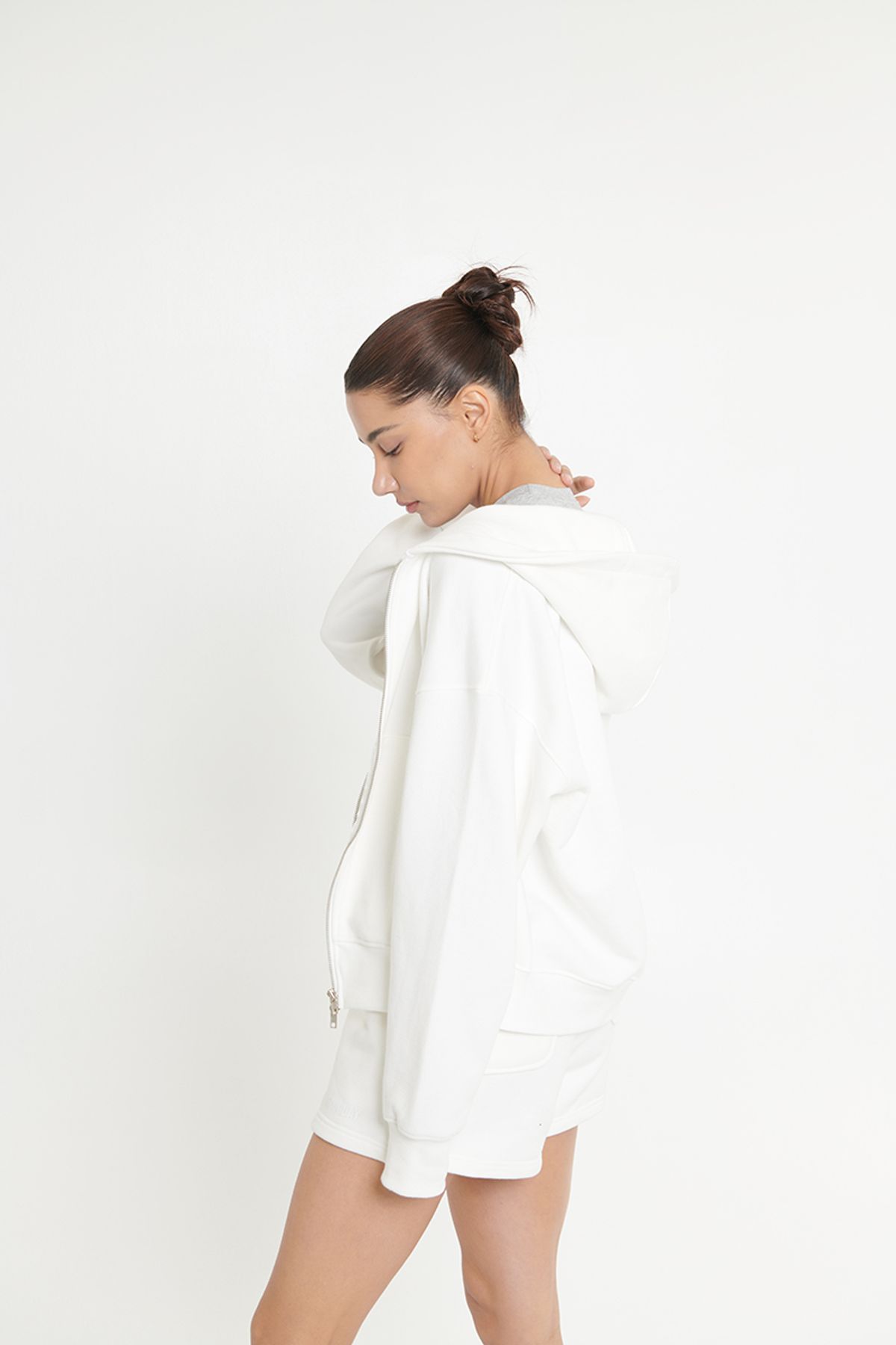 어굿데이(AGOODDAY) [UNISEX]   SIGNATURE HOODIE ZIPUP WOMAN(WHITE)