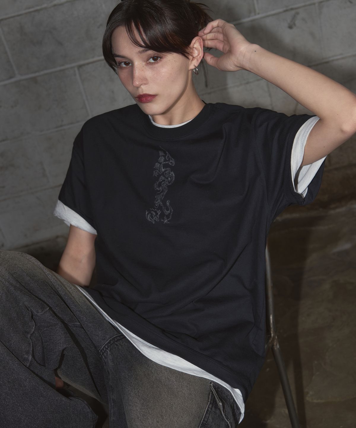 레더리(LEATHERY) 드래그 온 오버핏 반팔티 [WHITE]