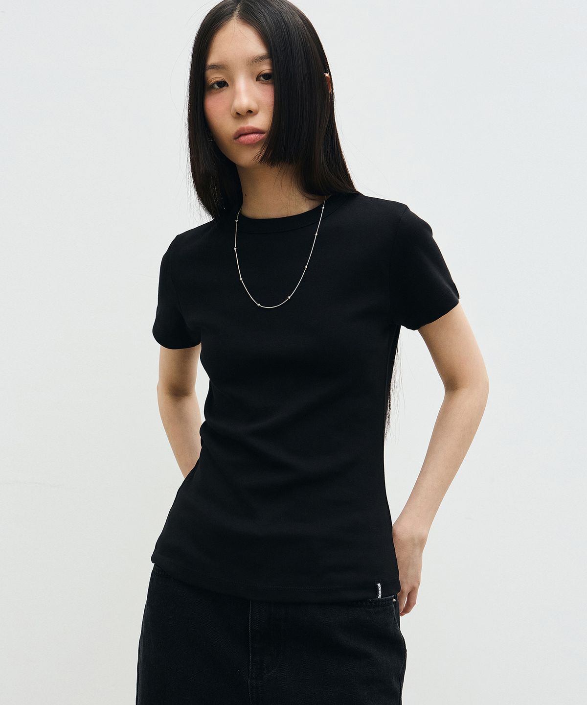 닉앤니콜(NICK&NICOLE) MINIMAL MODERN HALF TOP_BLACK