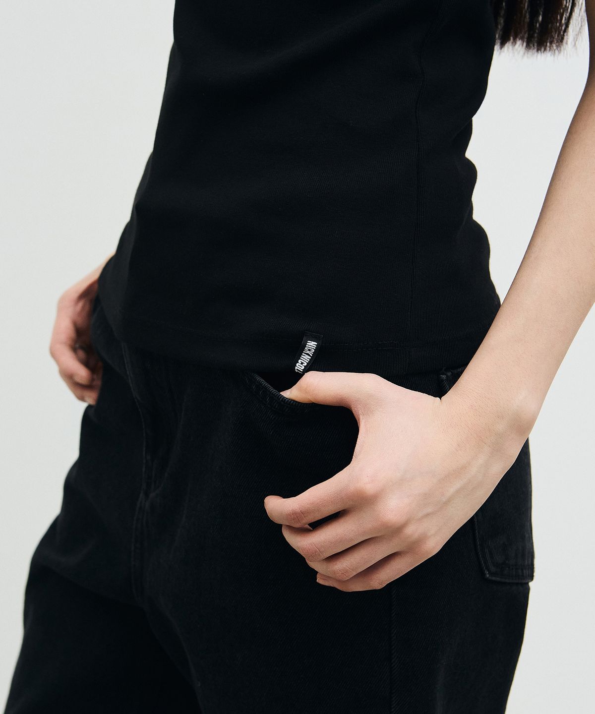 닉앤니콜(NICK&NICOLE) MINIMAL MODERN HALF TOP_BLACK