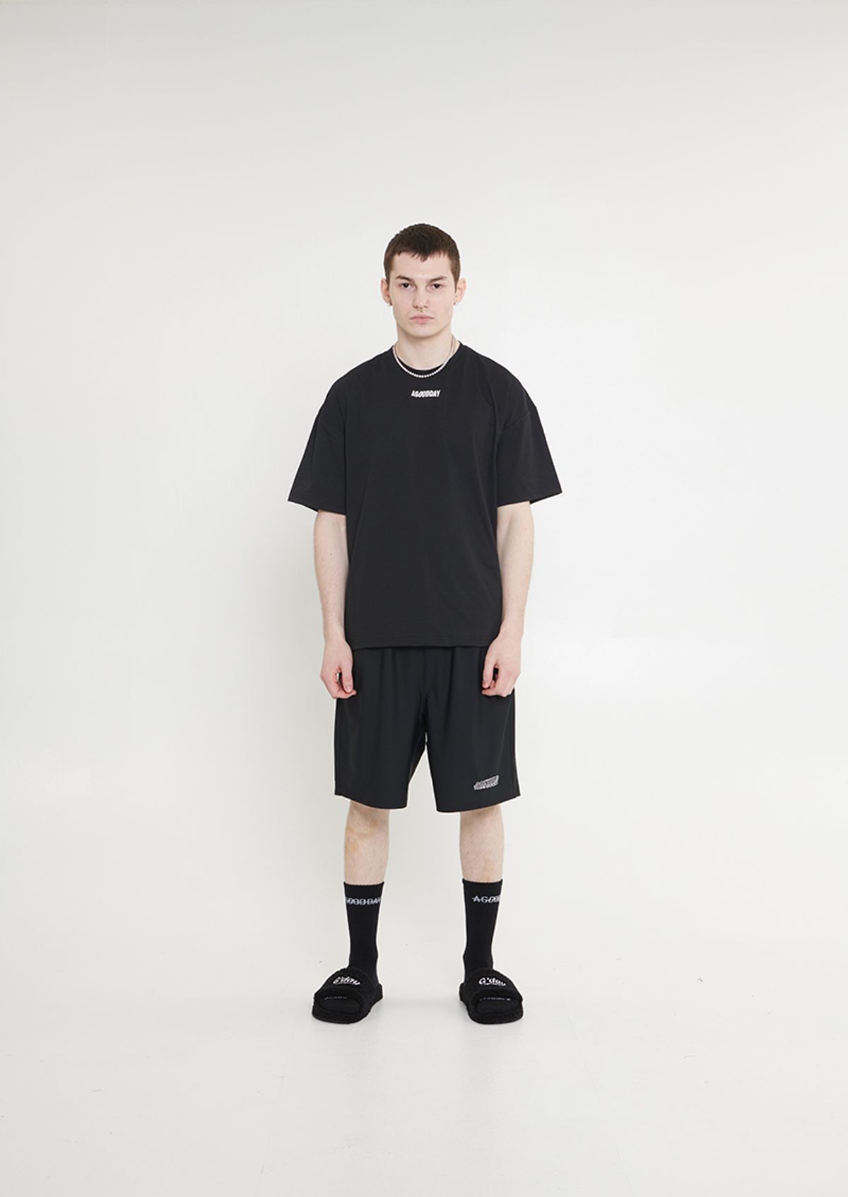 어굿데이(AGOODDAY) [UNISEX] EMBO SIGNATURE TSHIRT (BLACK)