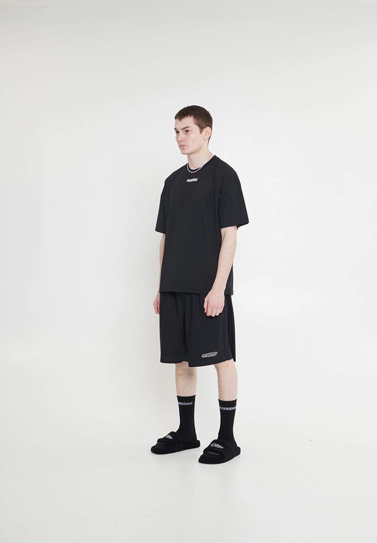 어굿데이(AGOODDAY) [UNISEX] EMBO SIGNATURE TSHIRT (BLACK)