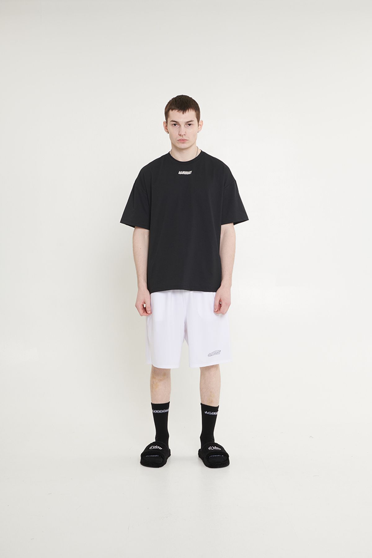 어굿데이(AGOODDAY) [UNISEX] EMBO SIGNATURE TSHIRT (BLACK)