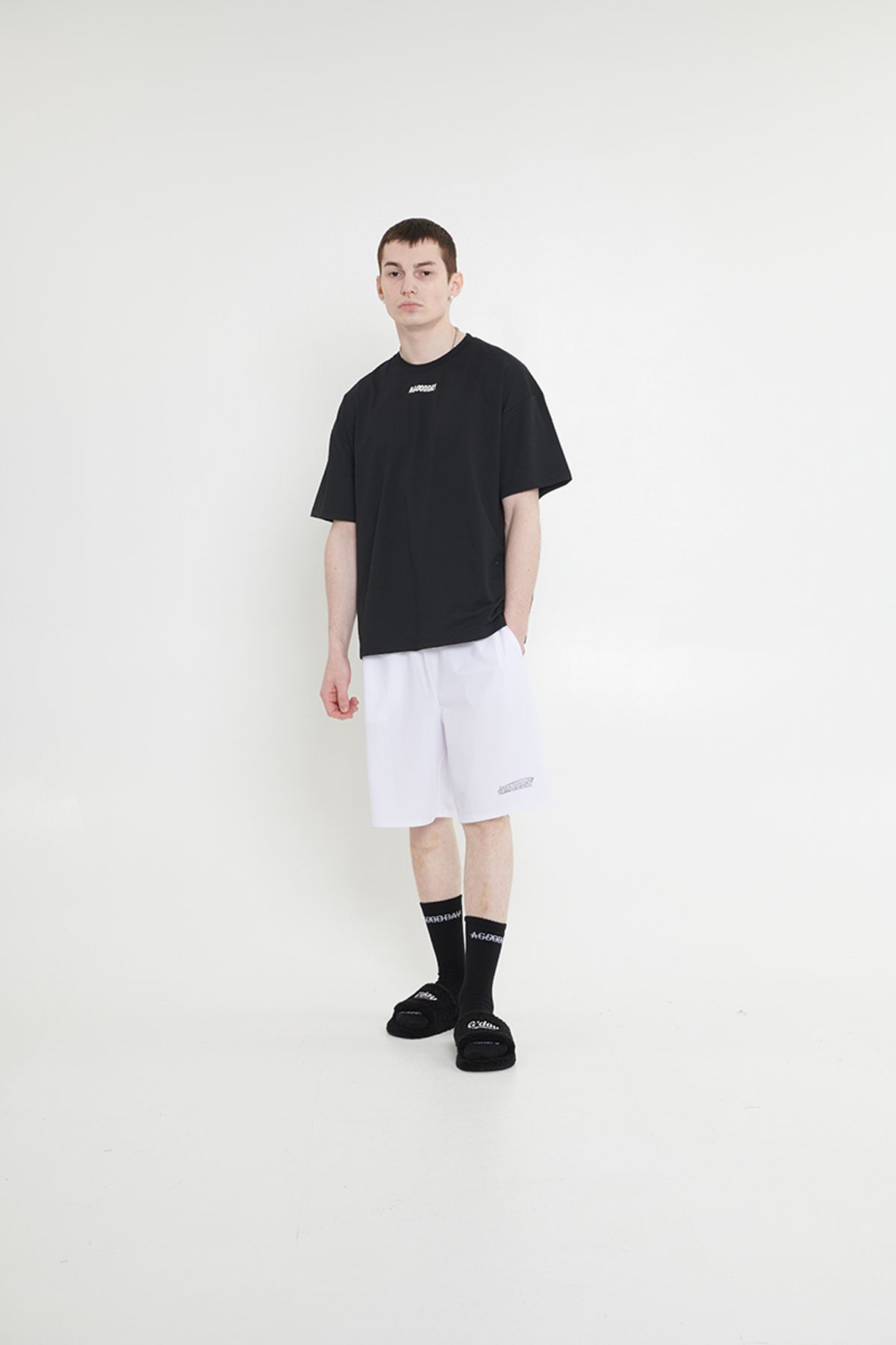 어굿데이(AGOODDAY) [UNISEX] EMBO SIGNATURE TSHIRT (BLACK)