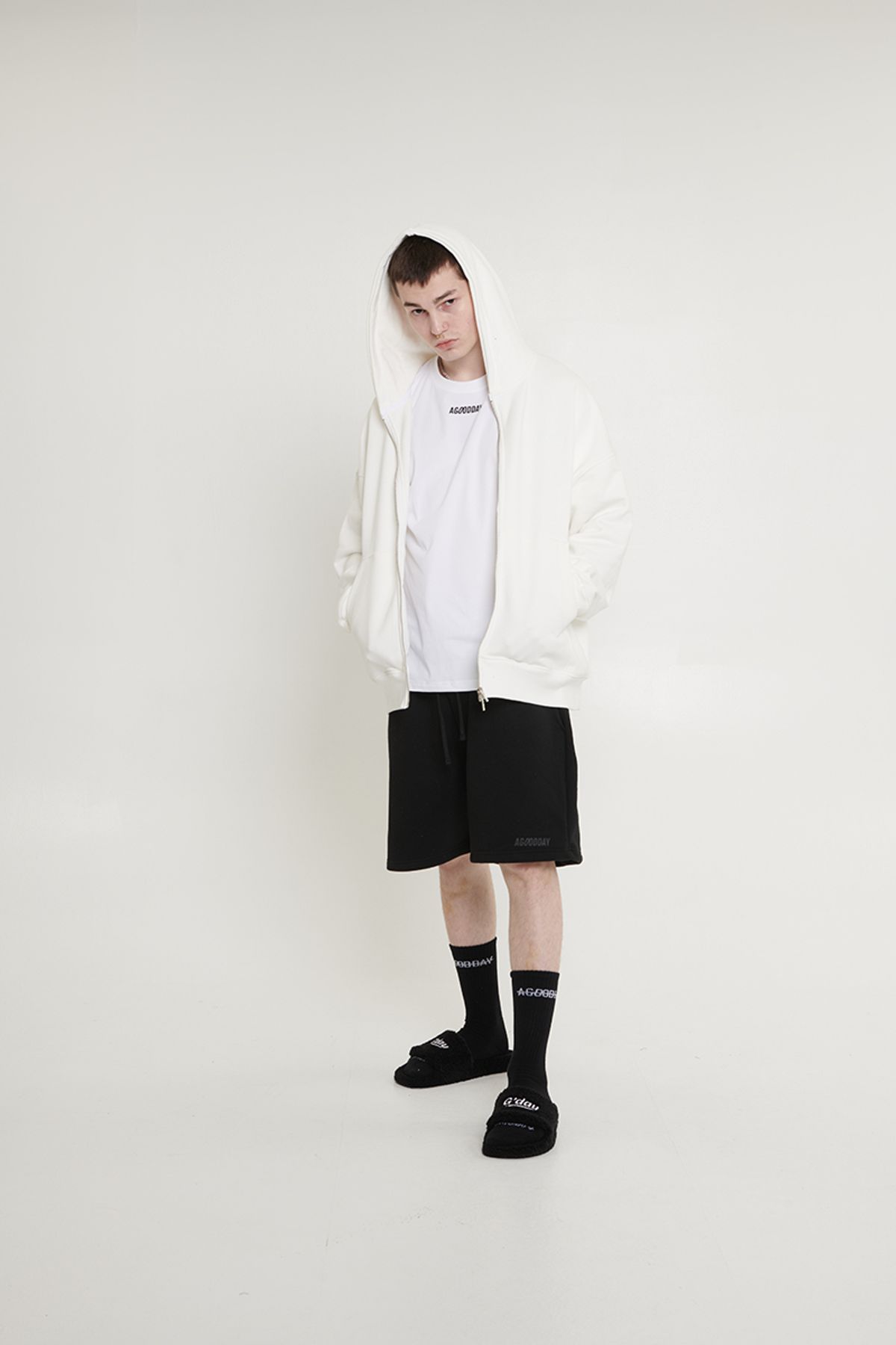 어굿데이(AGOODDAY) [UNISEX] EMBO SIGNATURE TSHIRT (WHITE)