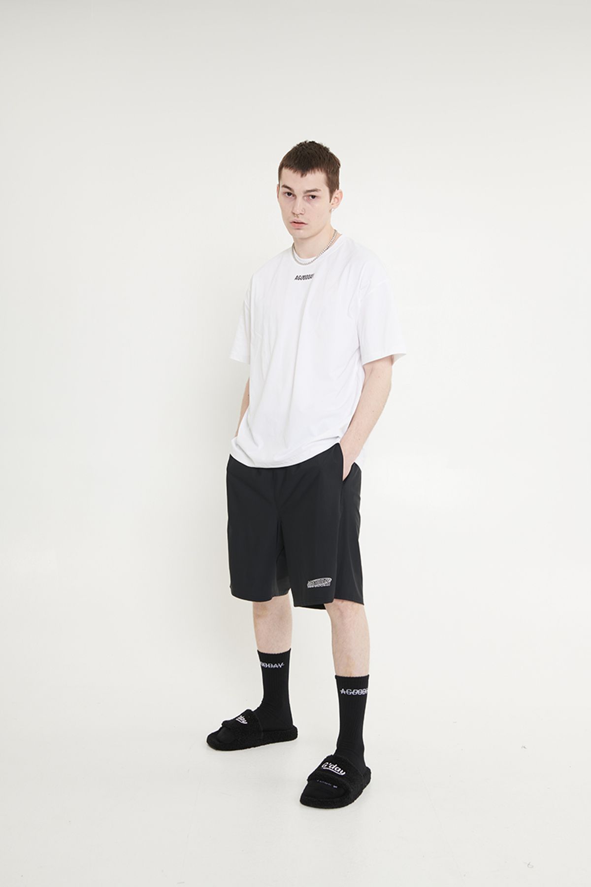 어굿데이(AGOODDAY) [UNISEX] EMBO SIGNATURE TSHIRT (WHITE)