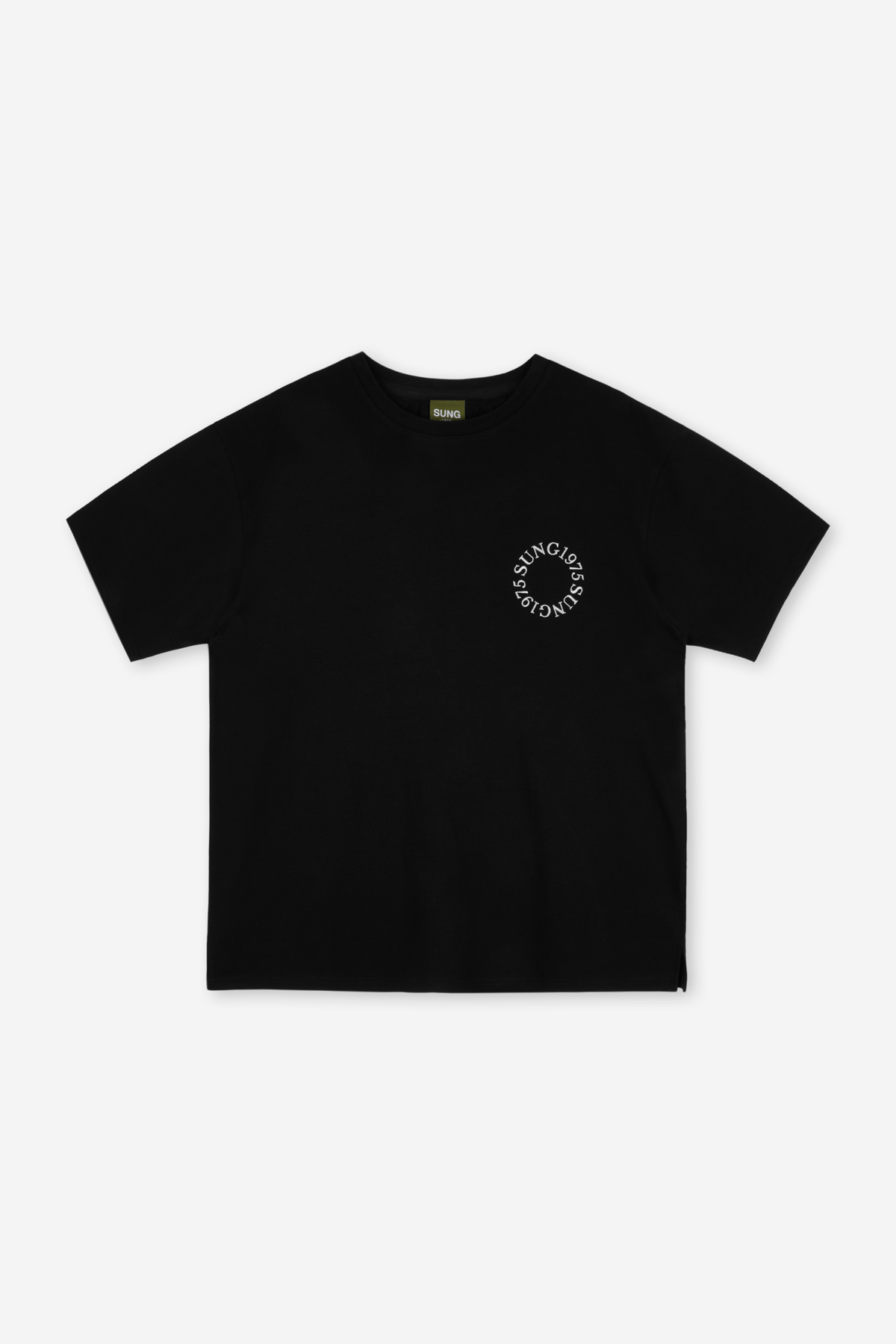 MUSINSA公式 | SUNG1975 Serif Emblom T-shirt (SUNG-TS-10)