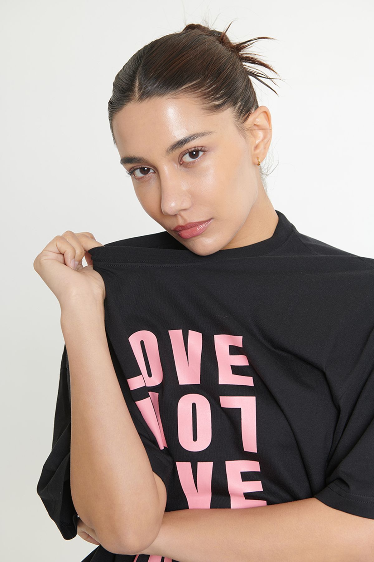 어굿데이(AGOODDAY) [UNISEX]  LOVE SWITCH TSHIRT (BLACK)
