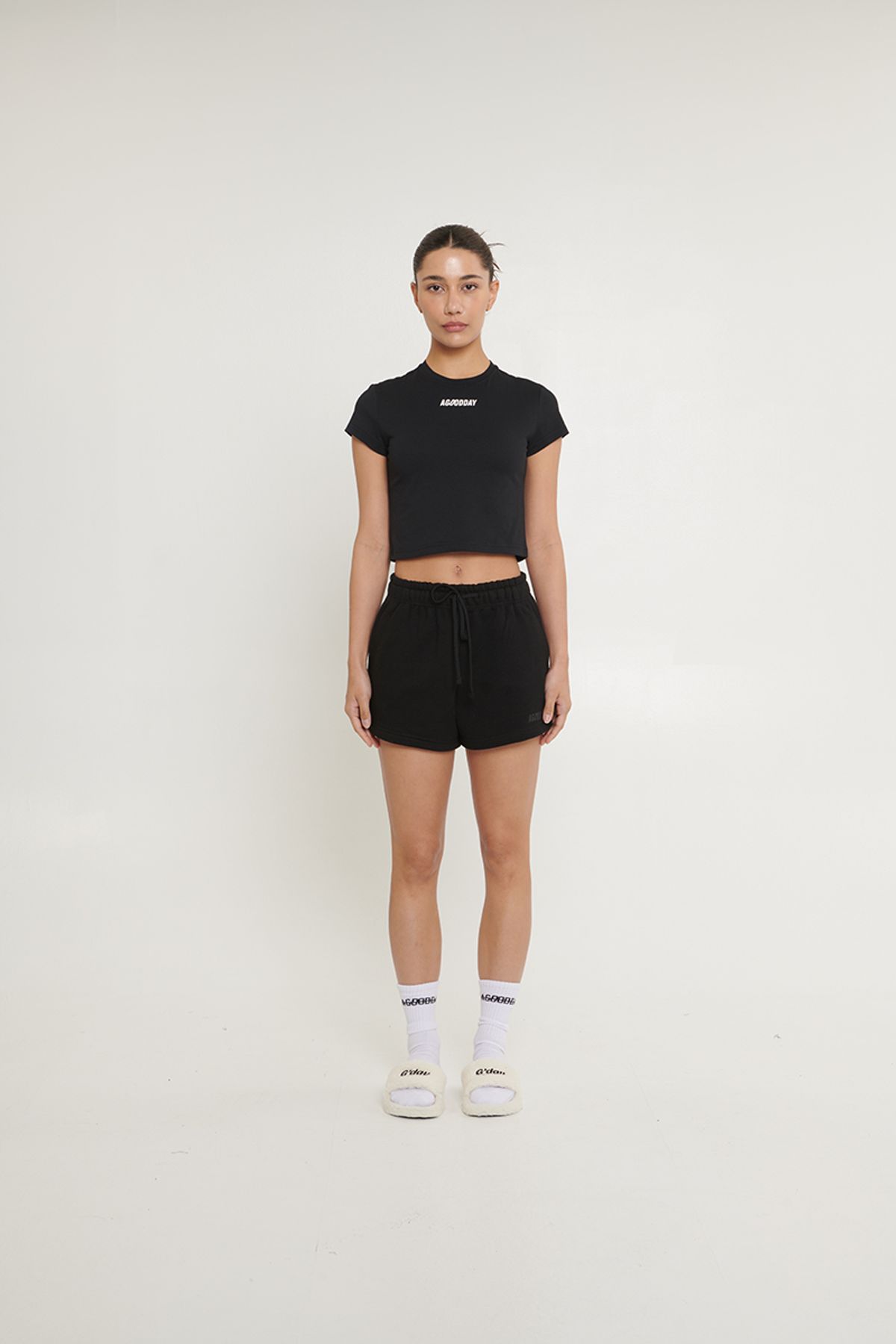 어굿데이(AGOODDAY) EMBO CROP TSHIRT (BLACK)