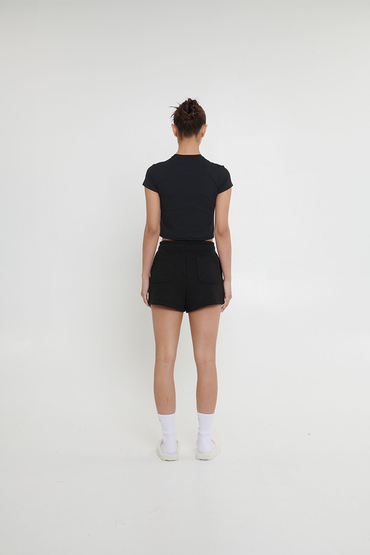어굿데이(AGOODDAY) EMBO CROP TSHIRT (BLACK)