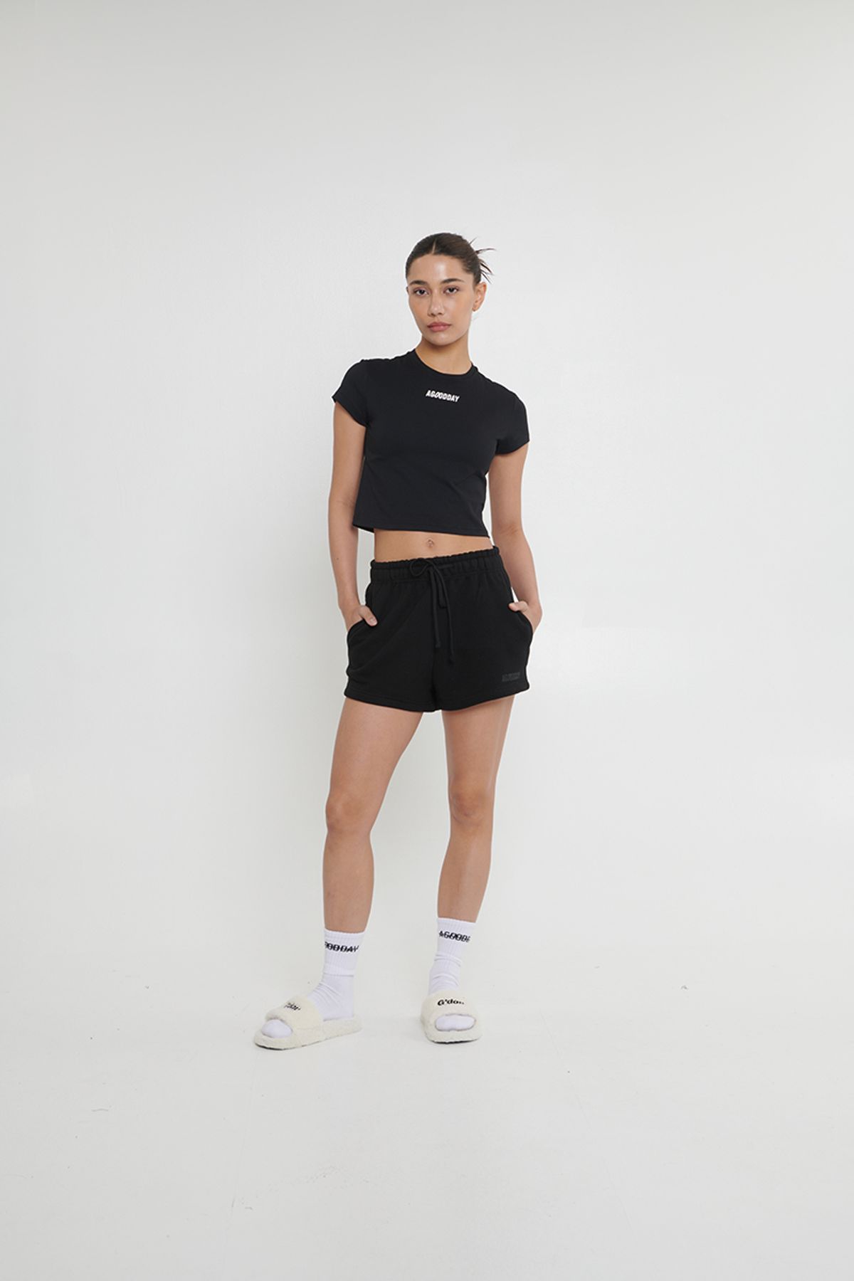 어굿데이(AGOODDAY) EMBO CROP TSHIRT (BLACK)