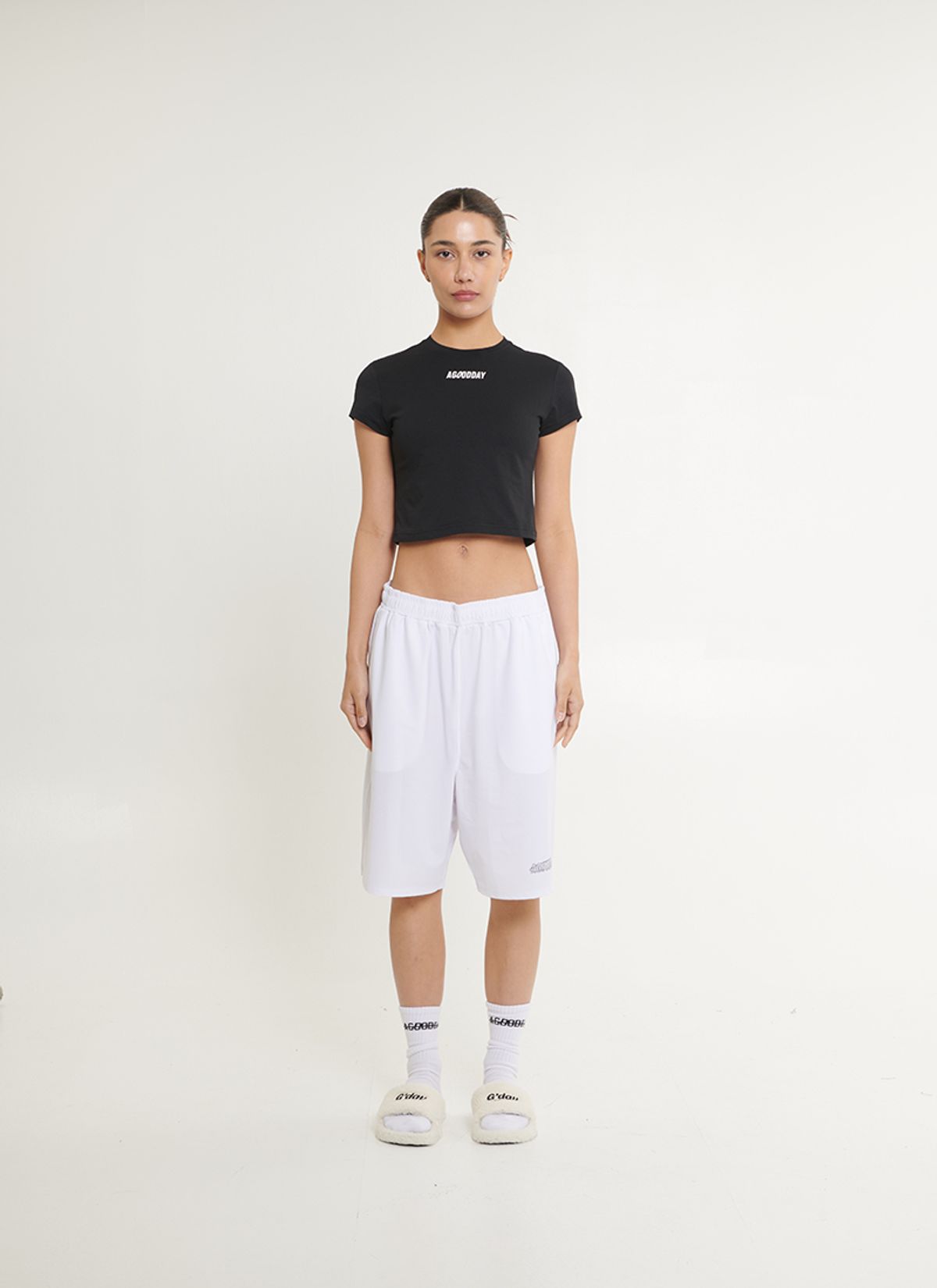 어굿데이(AGOODDAY) EMBO CROP TSHIRT (BLACK)