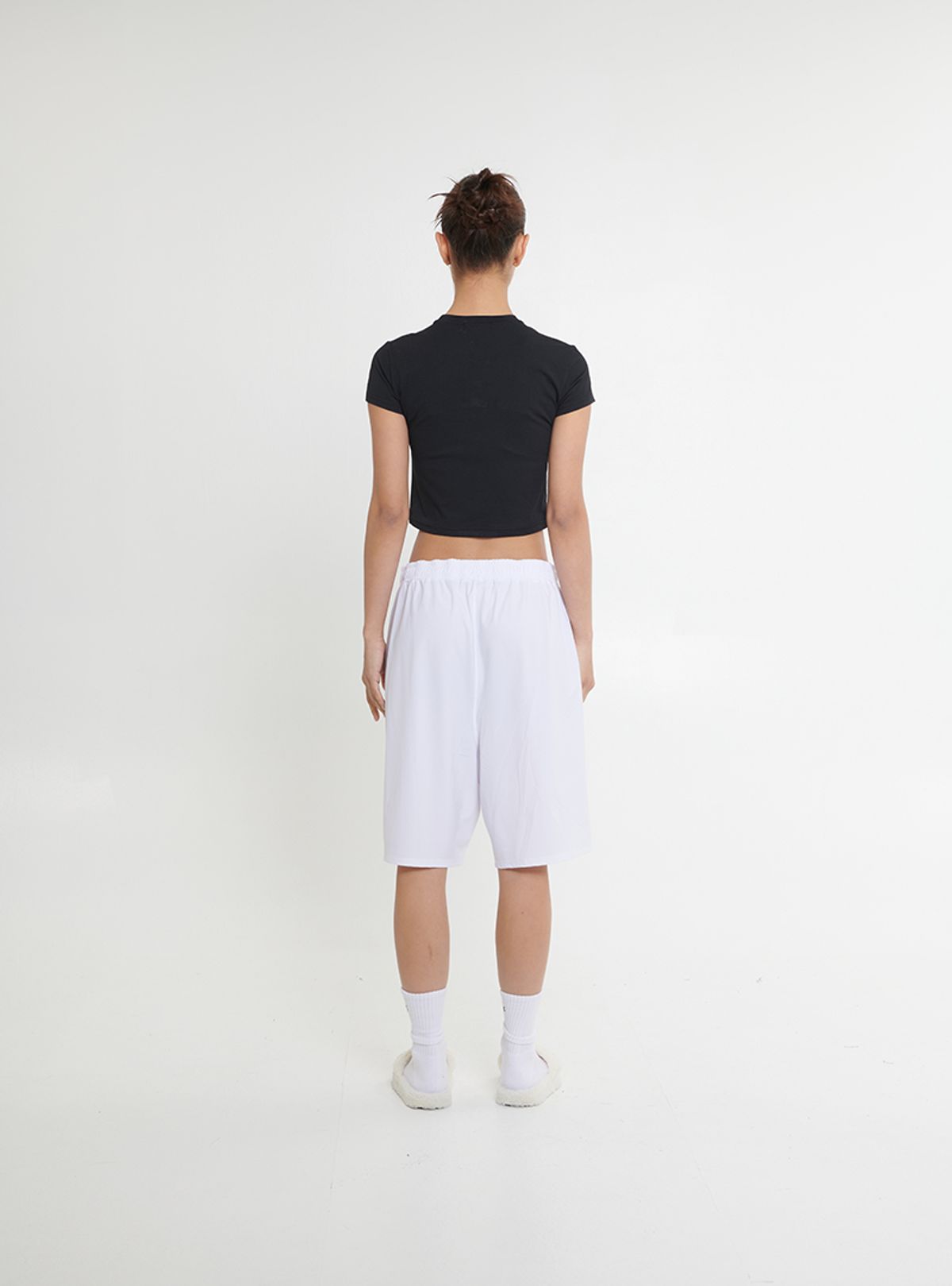 어굿데이(AGOODDAY) EMBO CROP TSHIRT (BLACK)