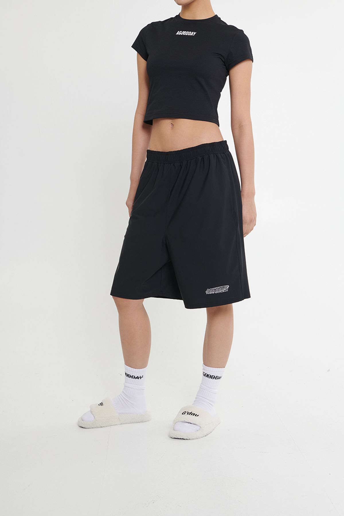 어굿데이(AGOODDAY) EMBO CROP TSHIRT (BLACK)