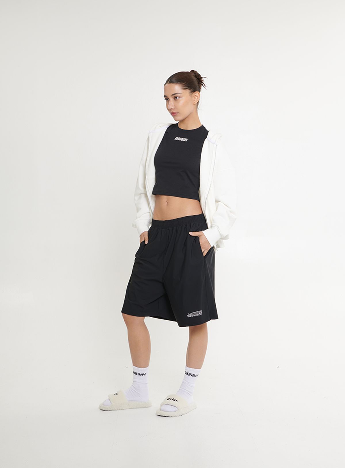 어굿데이(AGOODDAY) EMBO CROP TSHIRT (BLACK)