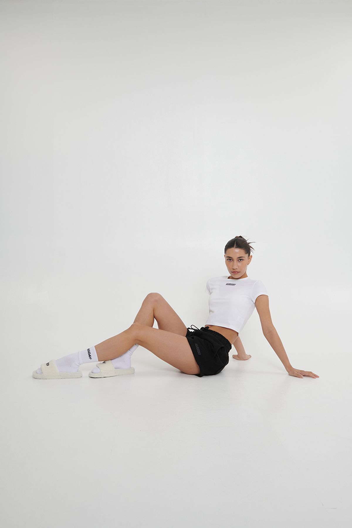 어굿데이(AGOODDAY) EMBO CROP TSHIRT (WHITE)