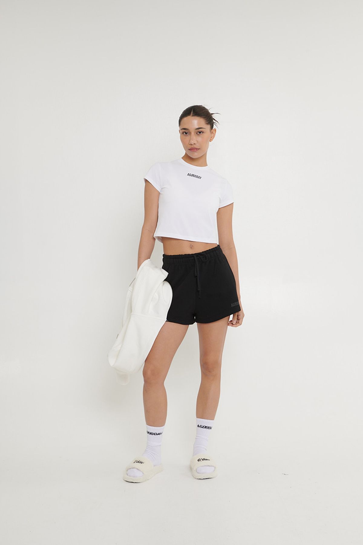 어굿데이(AGOODDAY) EMBO CROP TSHIRT (WHITE)