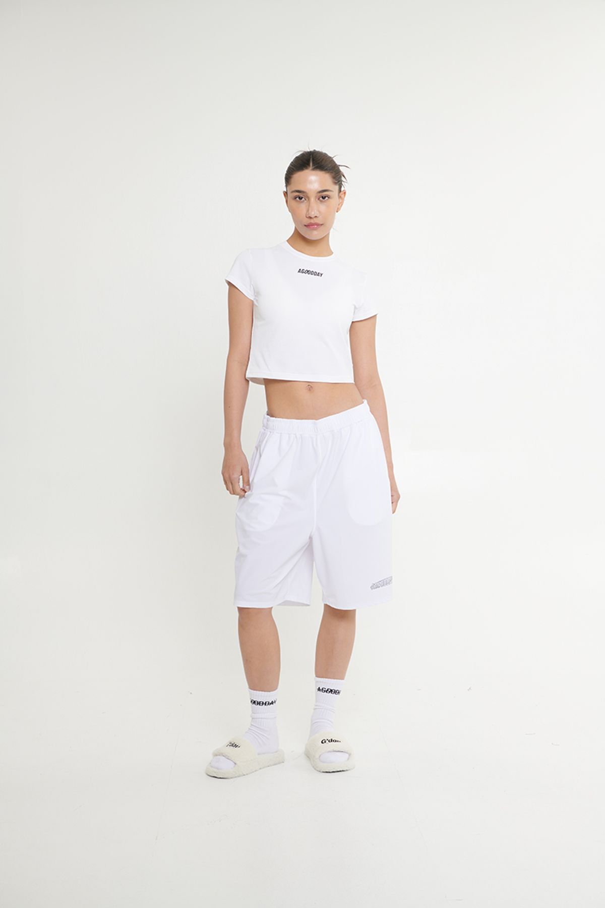 어굿데이(AGOODDAY) EMBO CROP TSHIRT (WHITE)