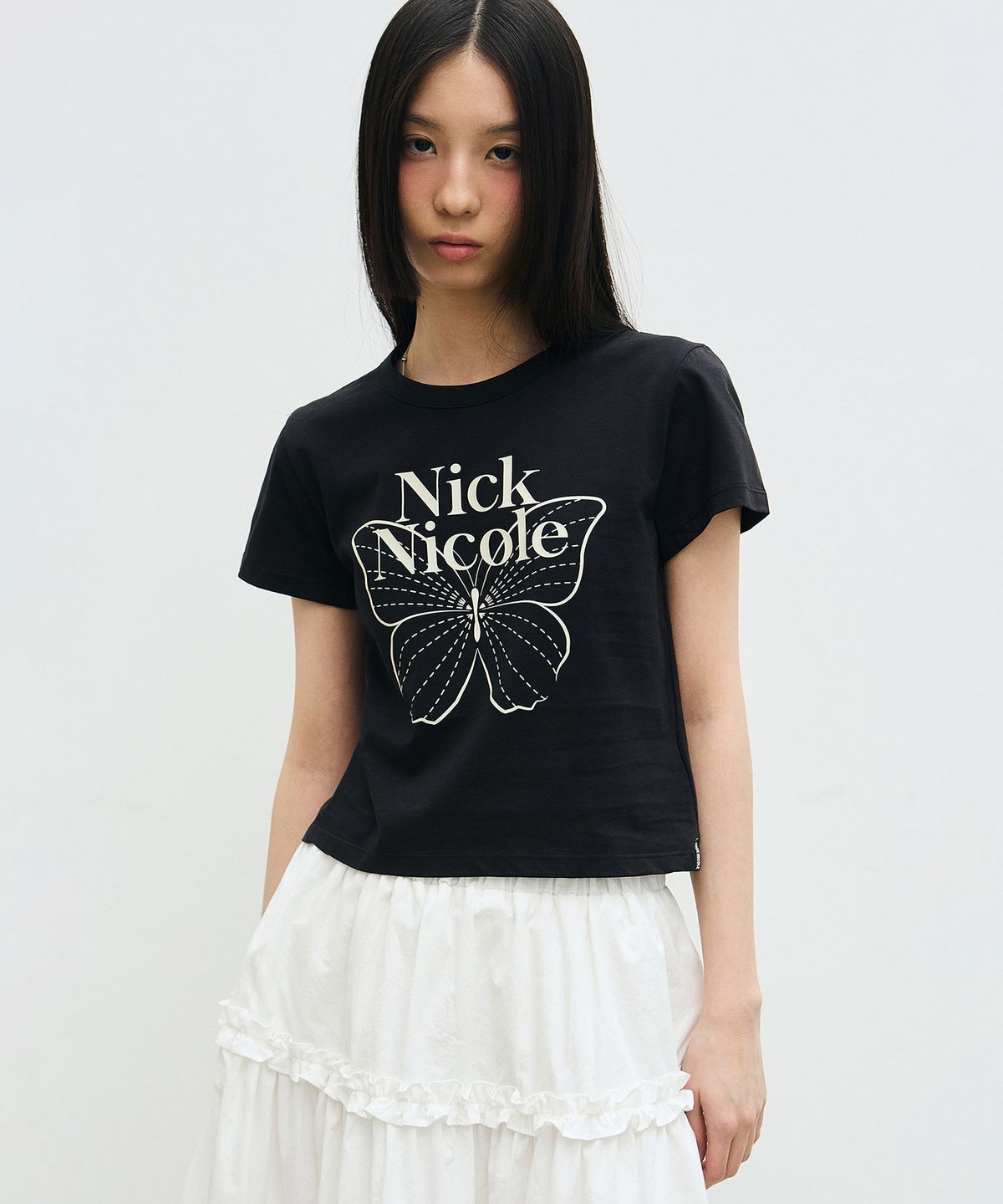 닉앤니콜(NICK&NICOLE) BUTTERFLY SIGNATURE CROP TOP_BLACK CREAM