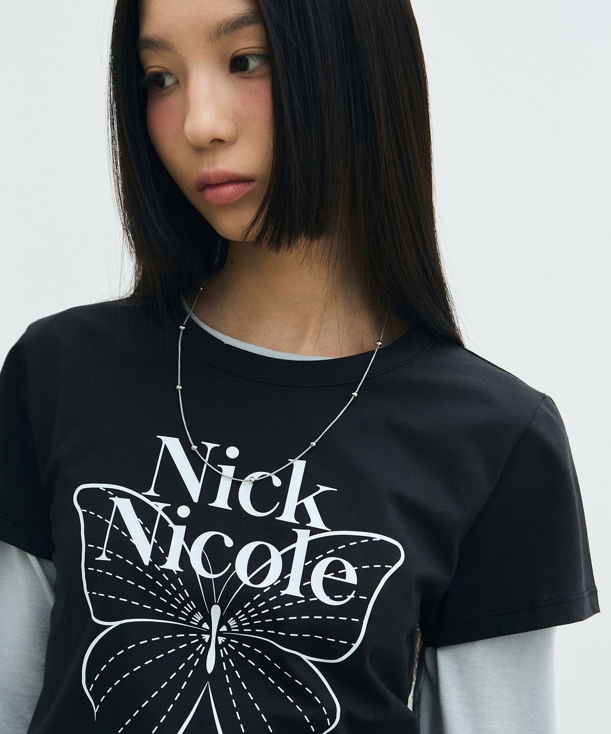 닉앤니콜(NICK&NICOLE) BUTTERFLY SIGNATURE CROP TOP_BLACK WHITE