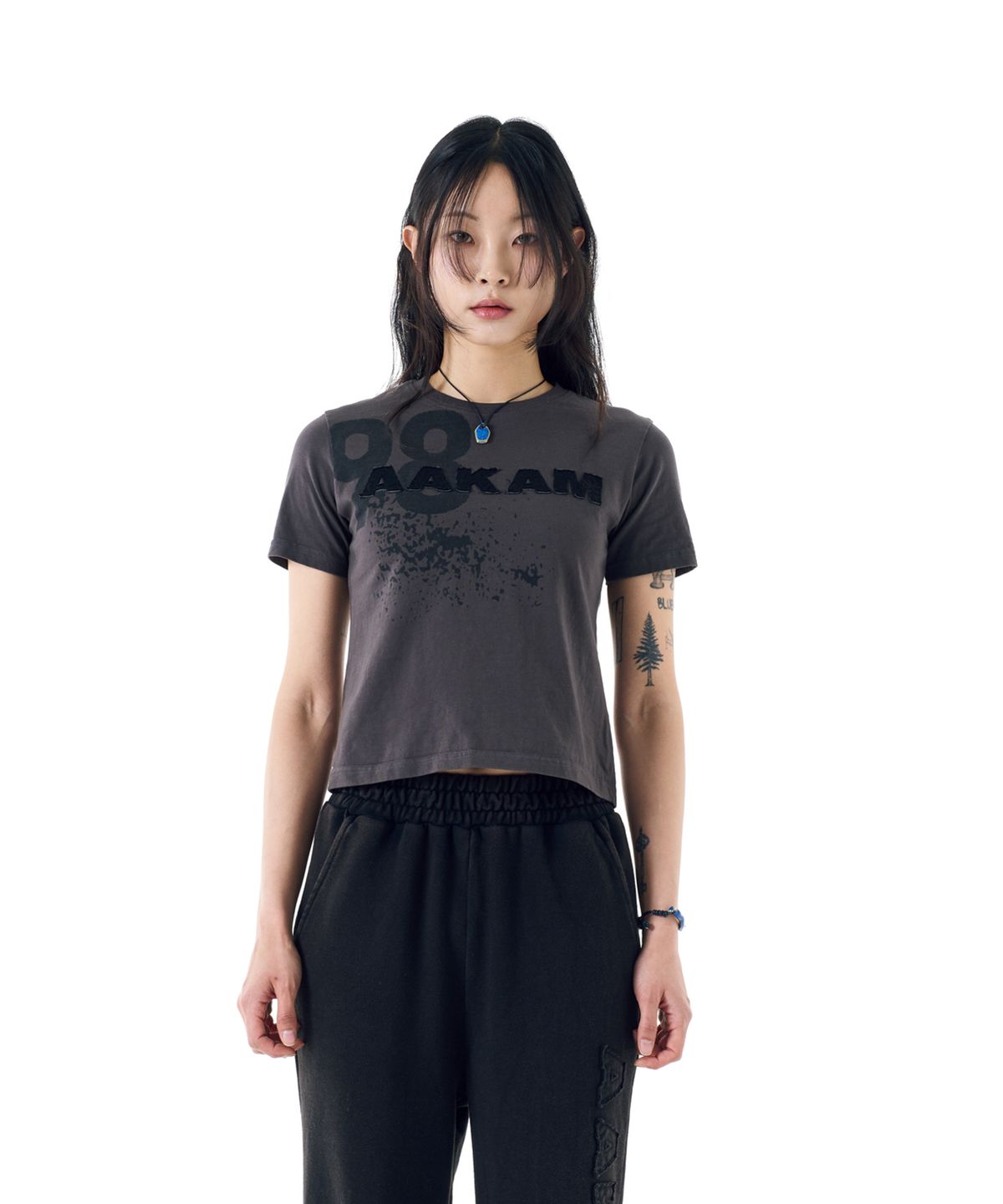 아캄(AAKAM) 98 Printed Half Top (Dark Gray)
