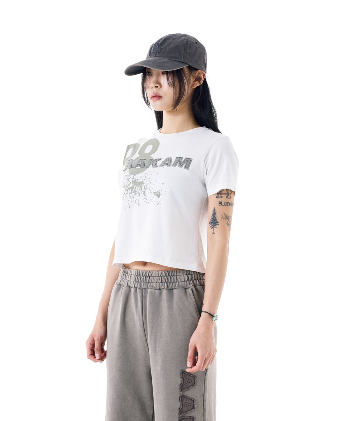아캄(AAKAM) 98 Printed Half Top (White)