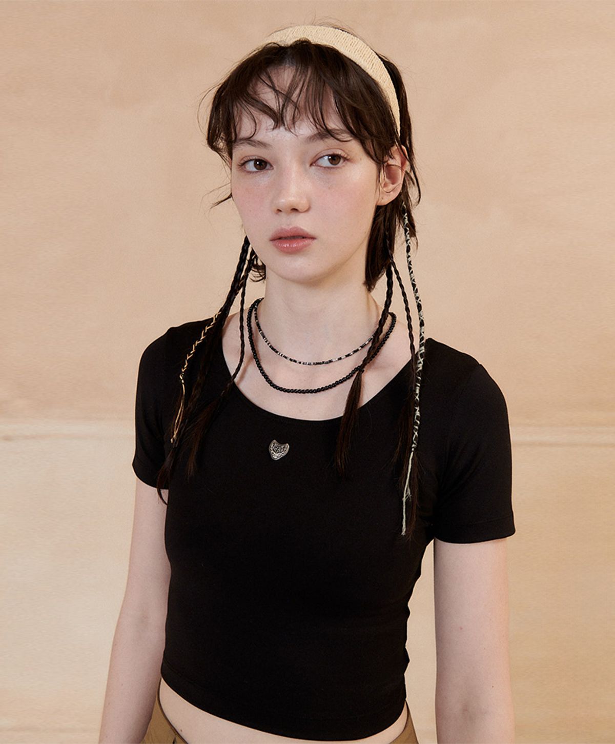 누크피터(NUUKFITTER) LOGO MOTIVE CROP T-SHIRT_WOMEN [BLACK]