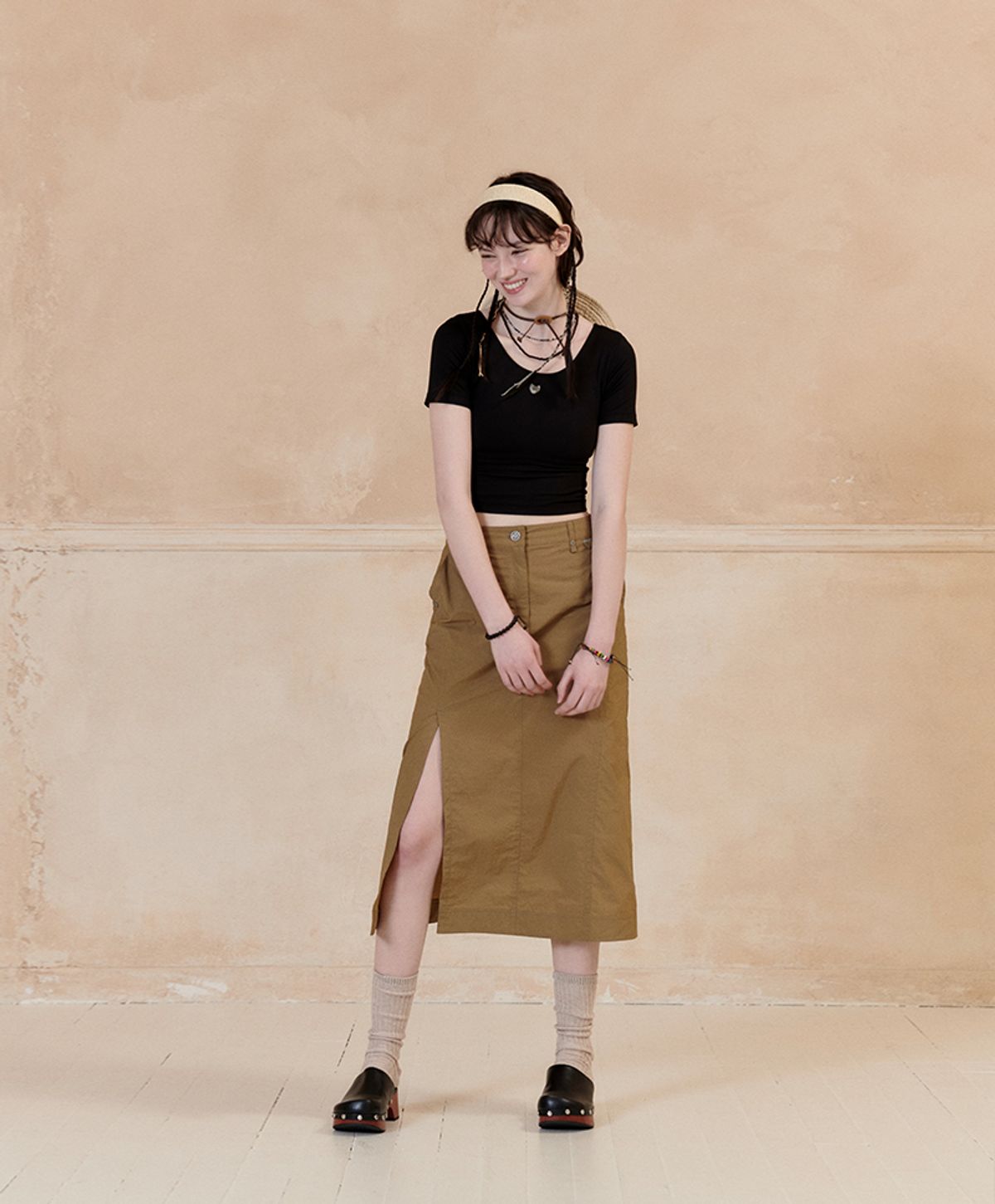 누크피터(NUUKFITTER) LOGO MOTIVE CROP T-SHIRT_WOMEN [BLACK]