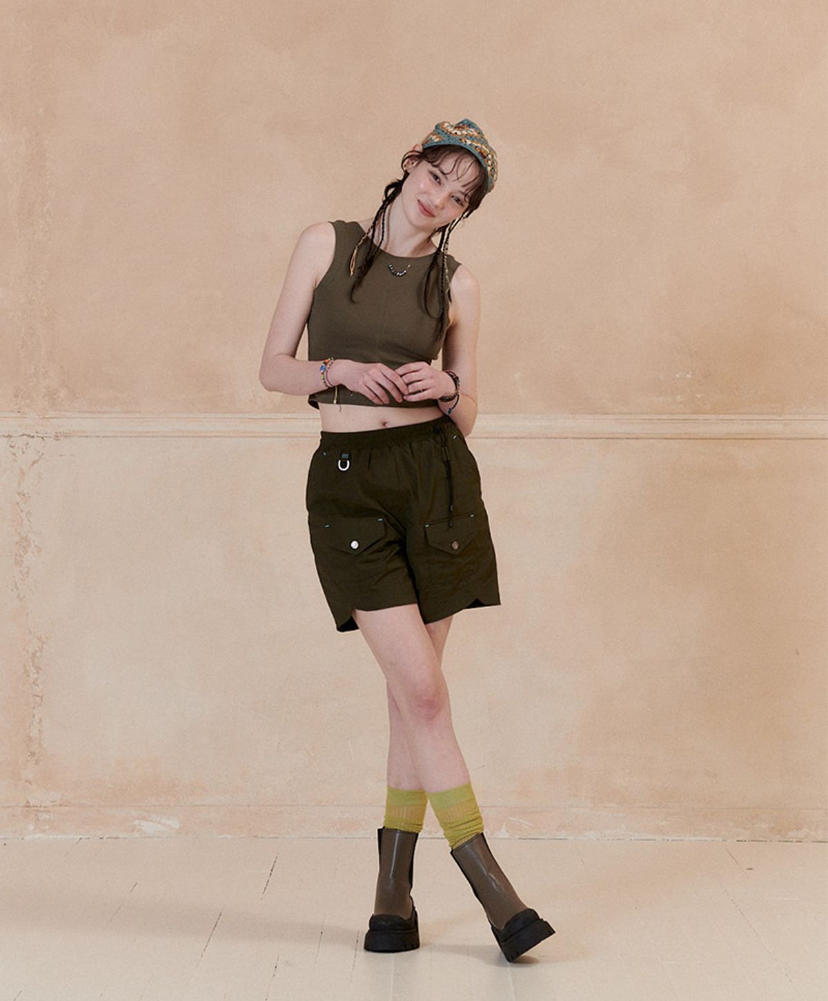누크피터(NUUKFITTER) BACK SLIT CROP SLEEVELESS_WOMEN [KHAKI]