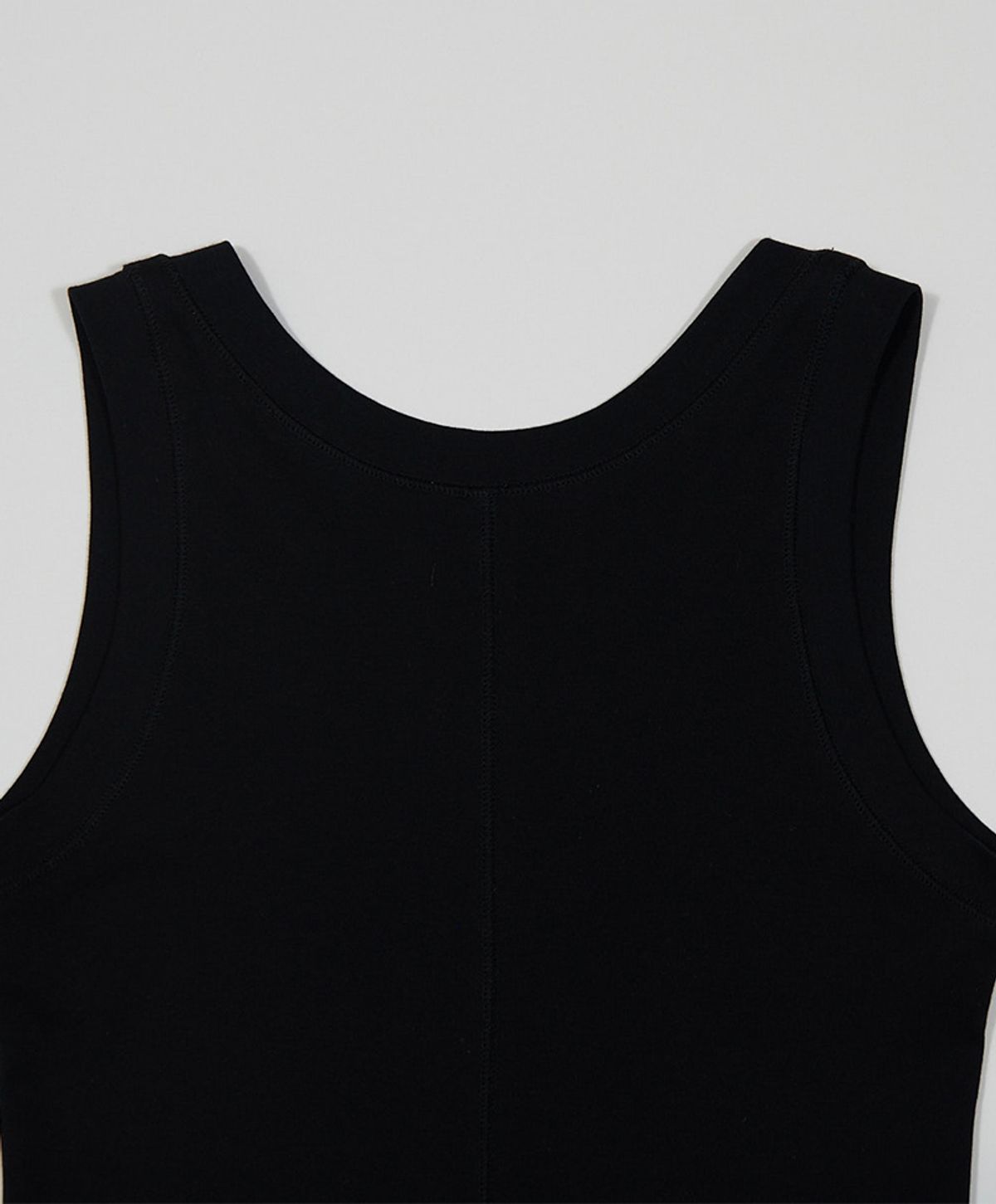 누크피터(NUUKFITTER) BACK SLIT CROP SLEEVELESS_WOMEN [BLACK]