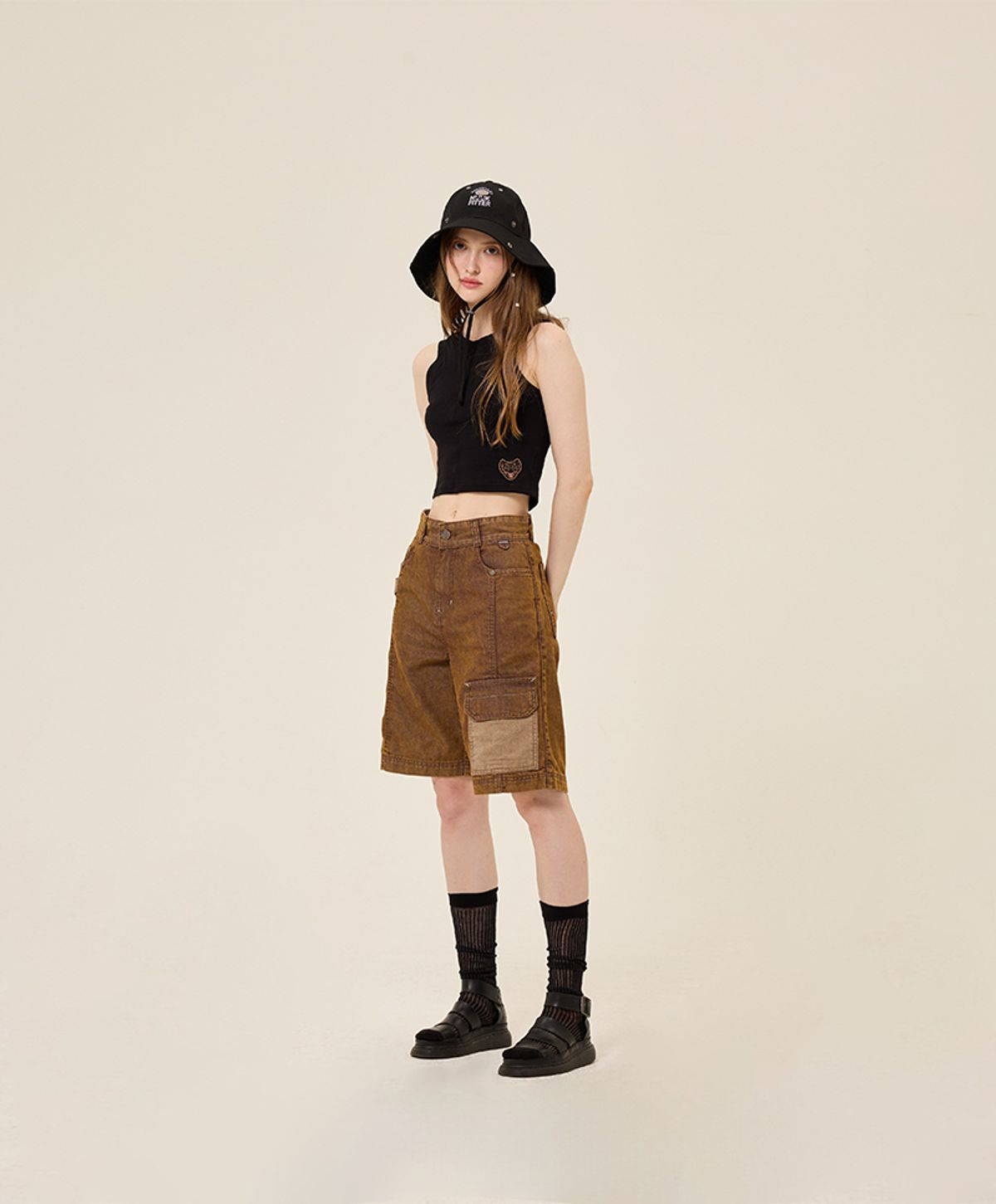 누크피터(NUUKFITTER) BACK SLIT CROP SLEEVELESS_WOMEN [BLACK]
