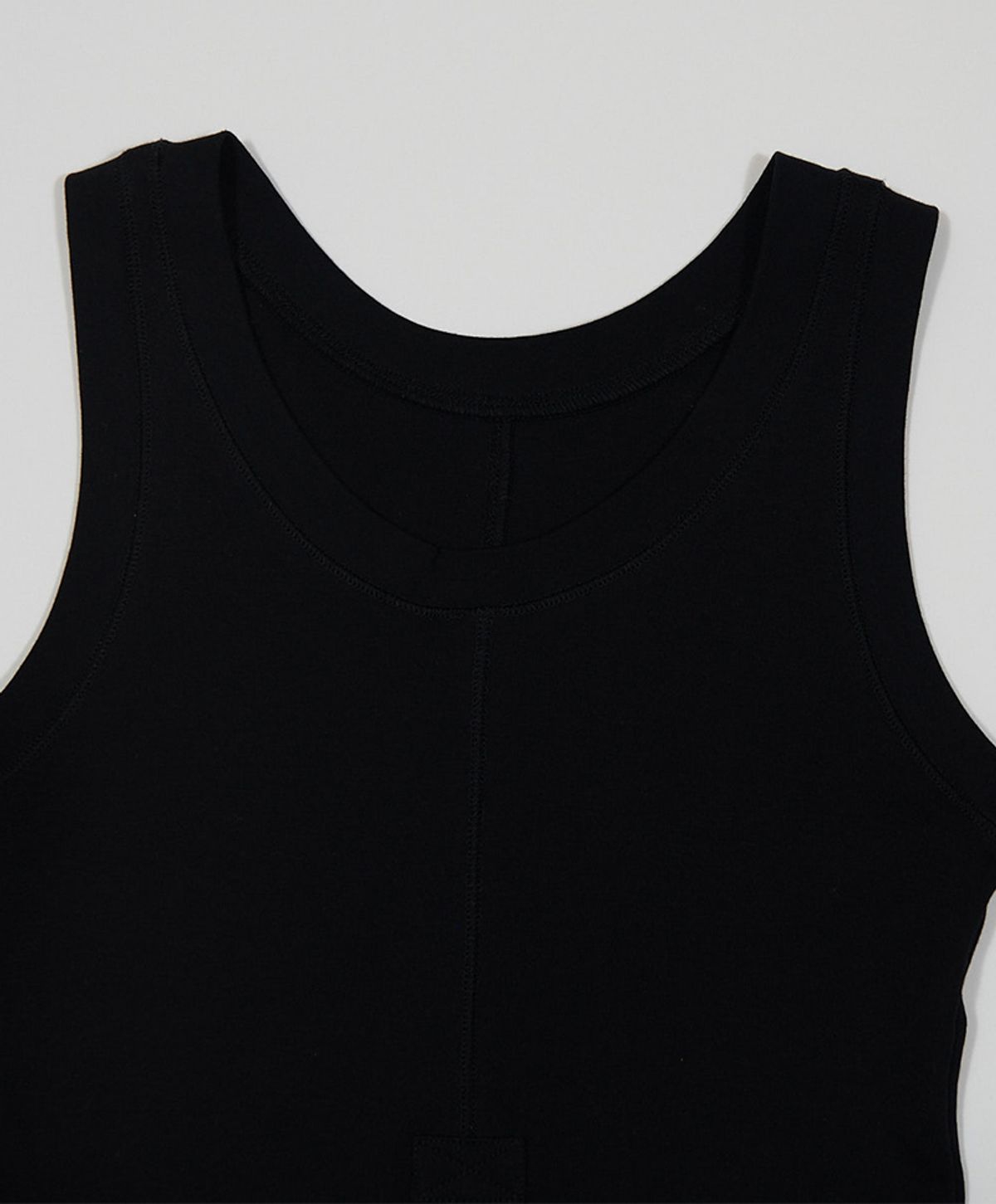 누크피터(NUUKFITTER) BACK SLIT CROP SLEEVELESS_WOMEN [BLACK]
