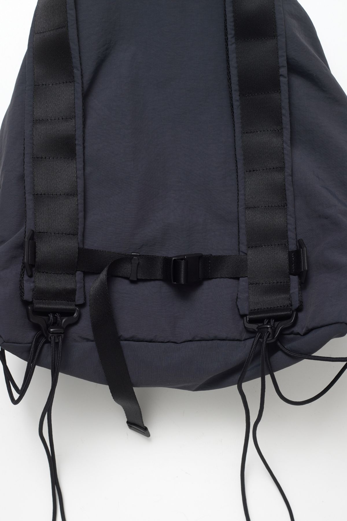 해칭룸(HATCHINGROOM) String Backpack Nylon Washed Navy