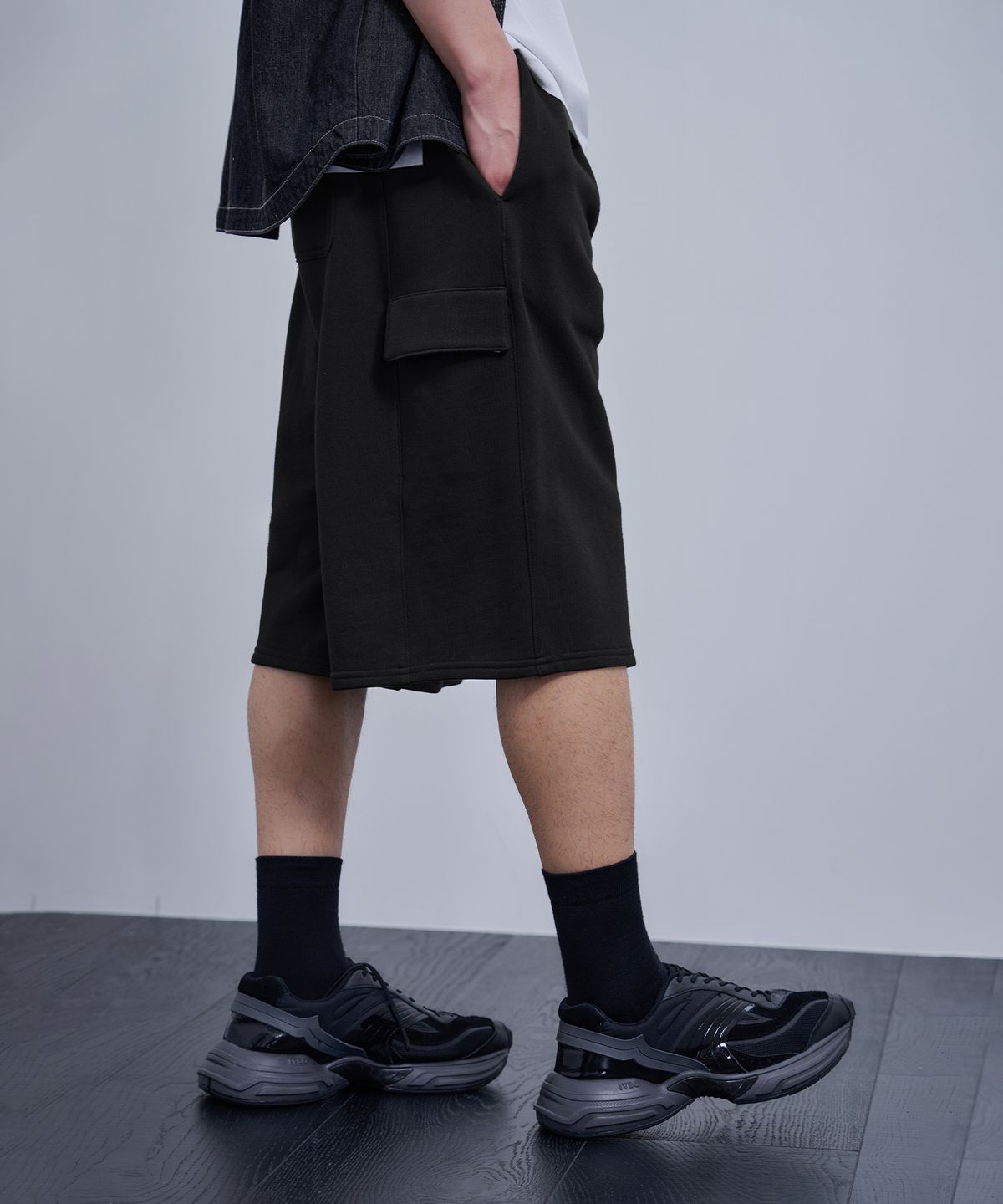 드로우핏(DRAW FIT) 미니멀 카고 스웻 버뮤다 팬츠 [BLACK]