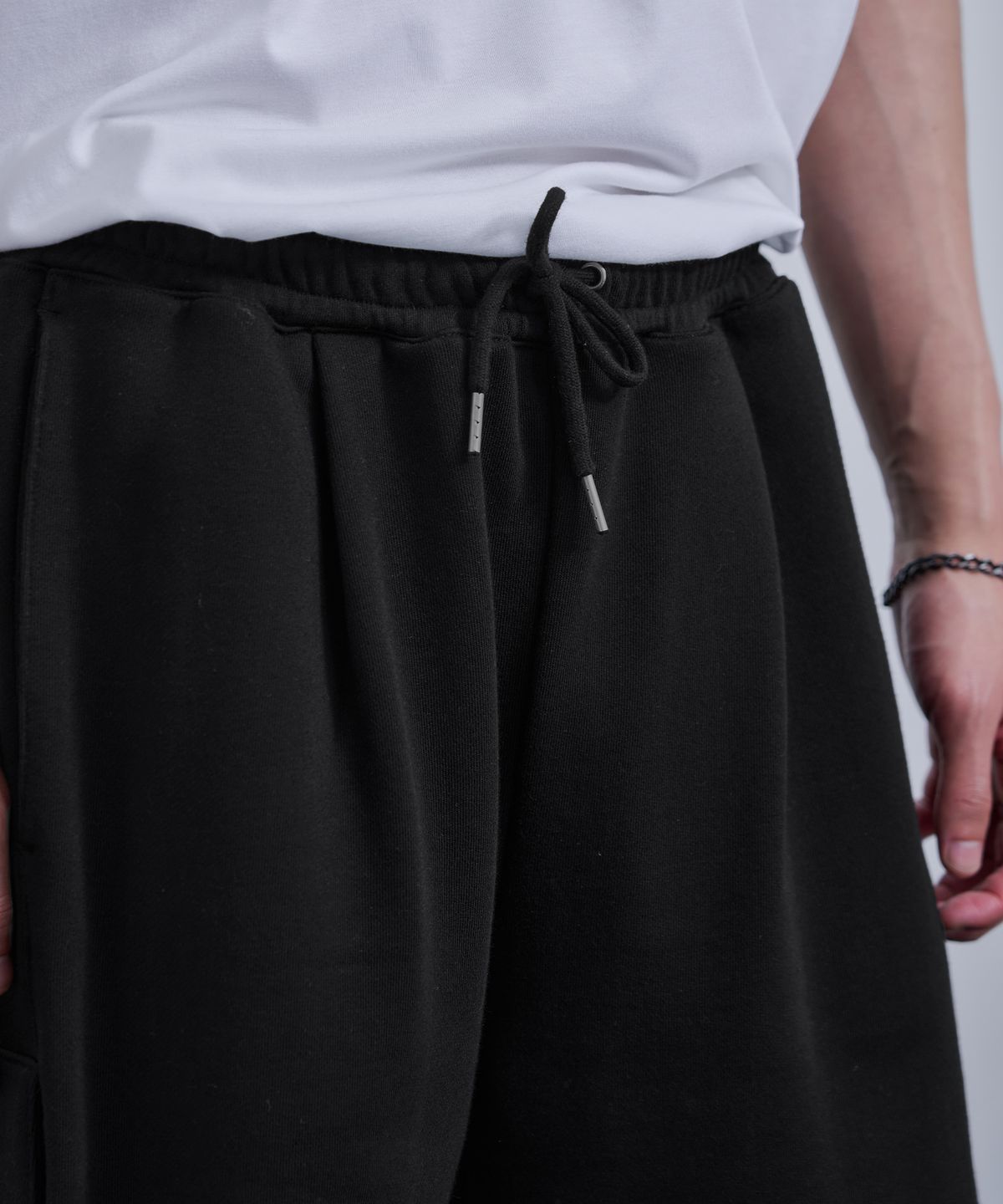 드로우핏(DRAW FIT) 미니멀 카고 스웻 버뮤다 팬츠 [BLACK]