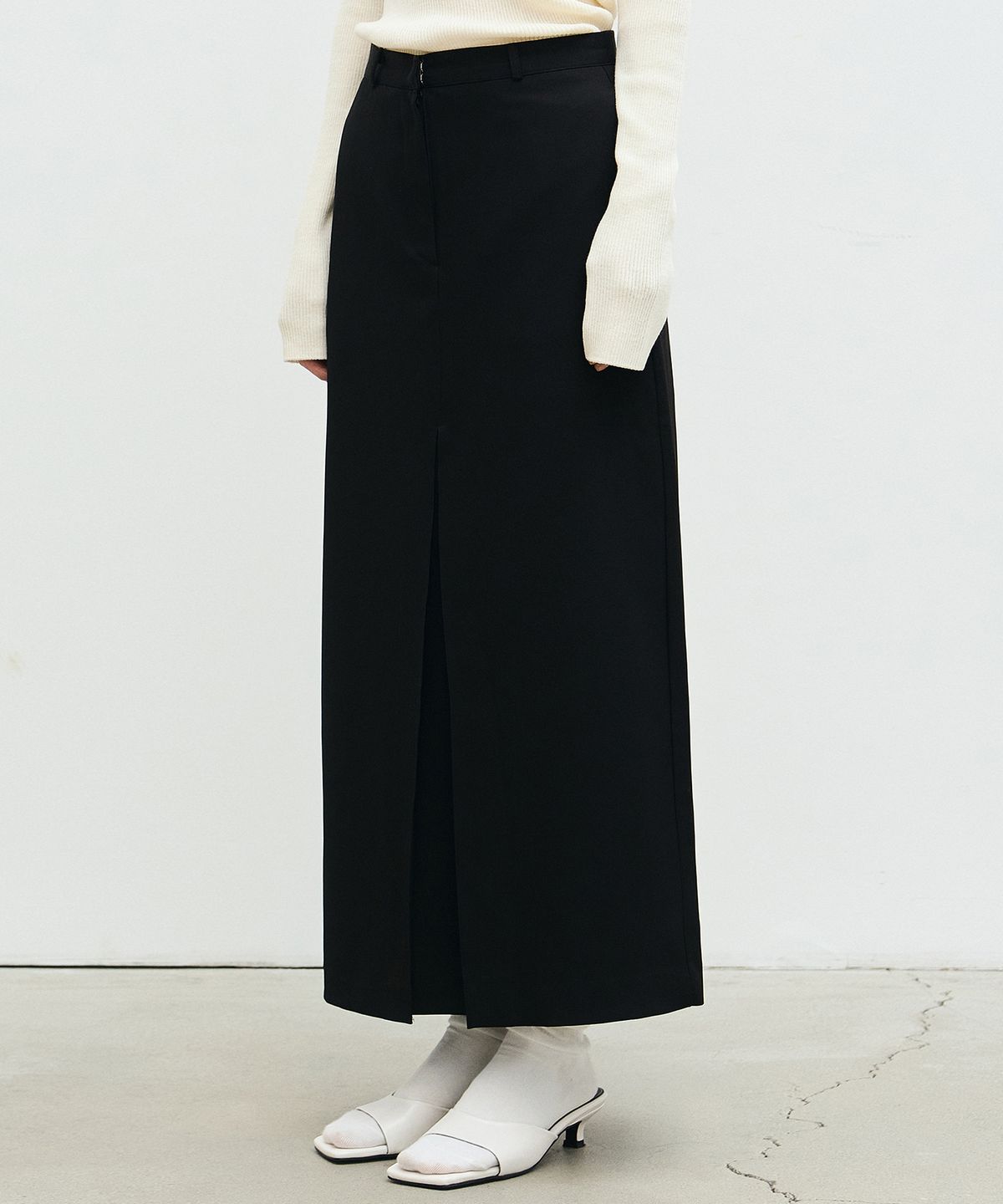 닉앤니콜(NICK&NICOLE) BOX PLEATED LONG SKIRT_BLACK