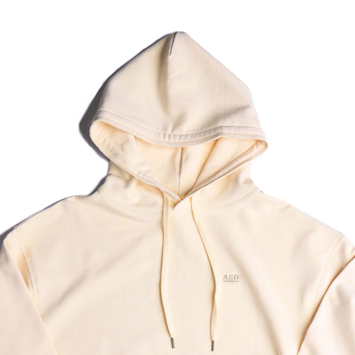 올아이즈다운(ALL EYES DOWN) LOGO EMBLEM HOODIE (IVORY)