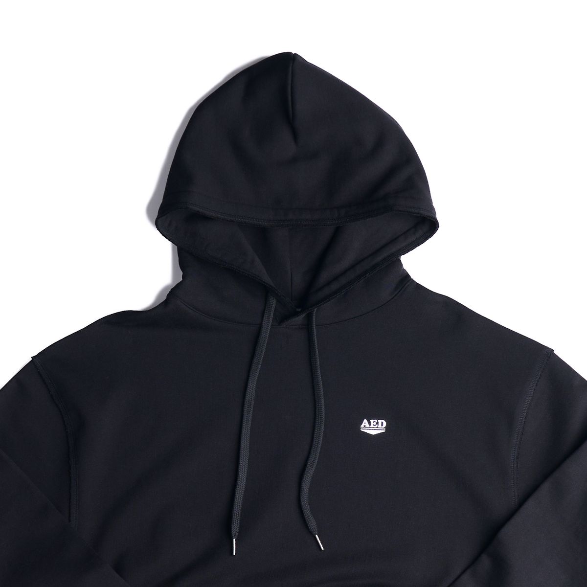 올아이즈다운(ALL EYES DOWN) LOGO EMBLEM HOODIE (BLACK)
