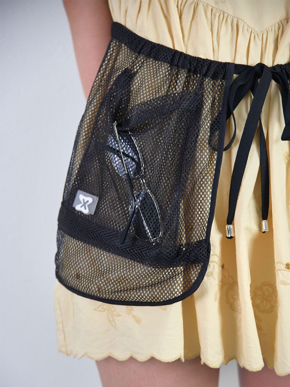 무음(MUWM) 조리 랩 스커트/슬리브리스 탑 Jori Wrap Skirt / Sleeveless Top (Black Mesh)