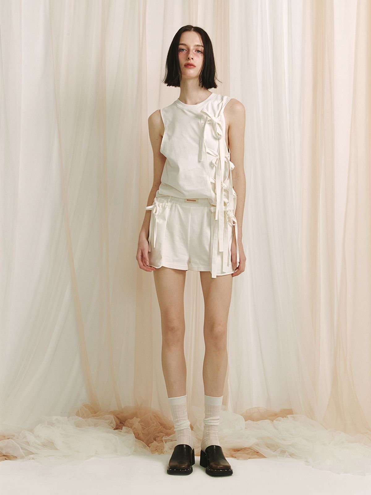 민더리(MEENDERI) OUT POCKET RIBBON SHORTS - OFF WHITE
