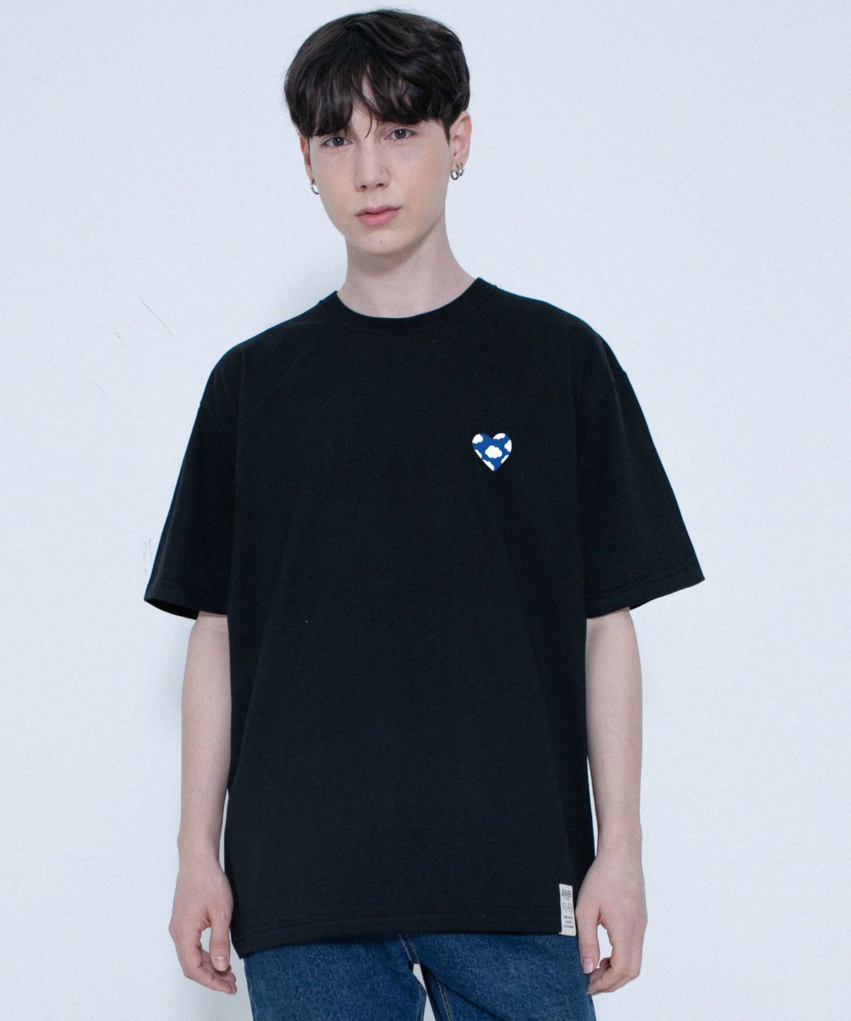 그레이버(GRAVER) [UNISEX]블루 하트구름 스마일 반팔티_블랙