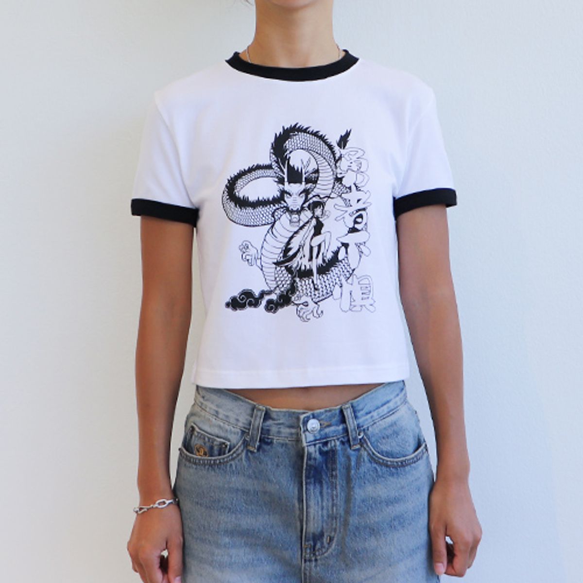 크루치(KRUCHI) DRAGON Ringer Crop T-Shirt (WHITE)