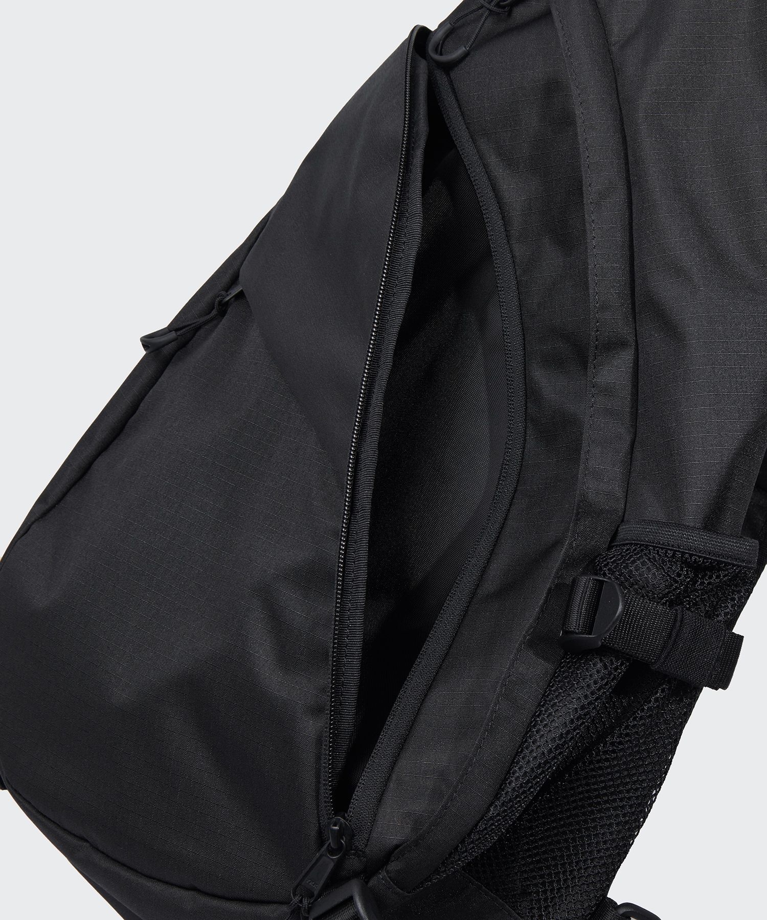 MUSINSA | MUSINSA STANDARD Ripstop Utility Sling Bag [Black]