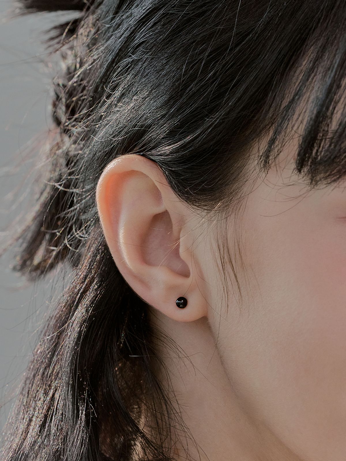 헤이(HEI) onyx ball earring (4mm/6mm)