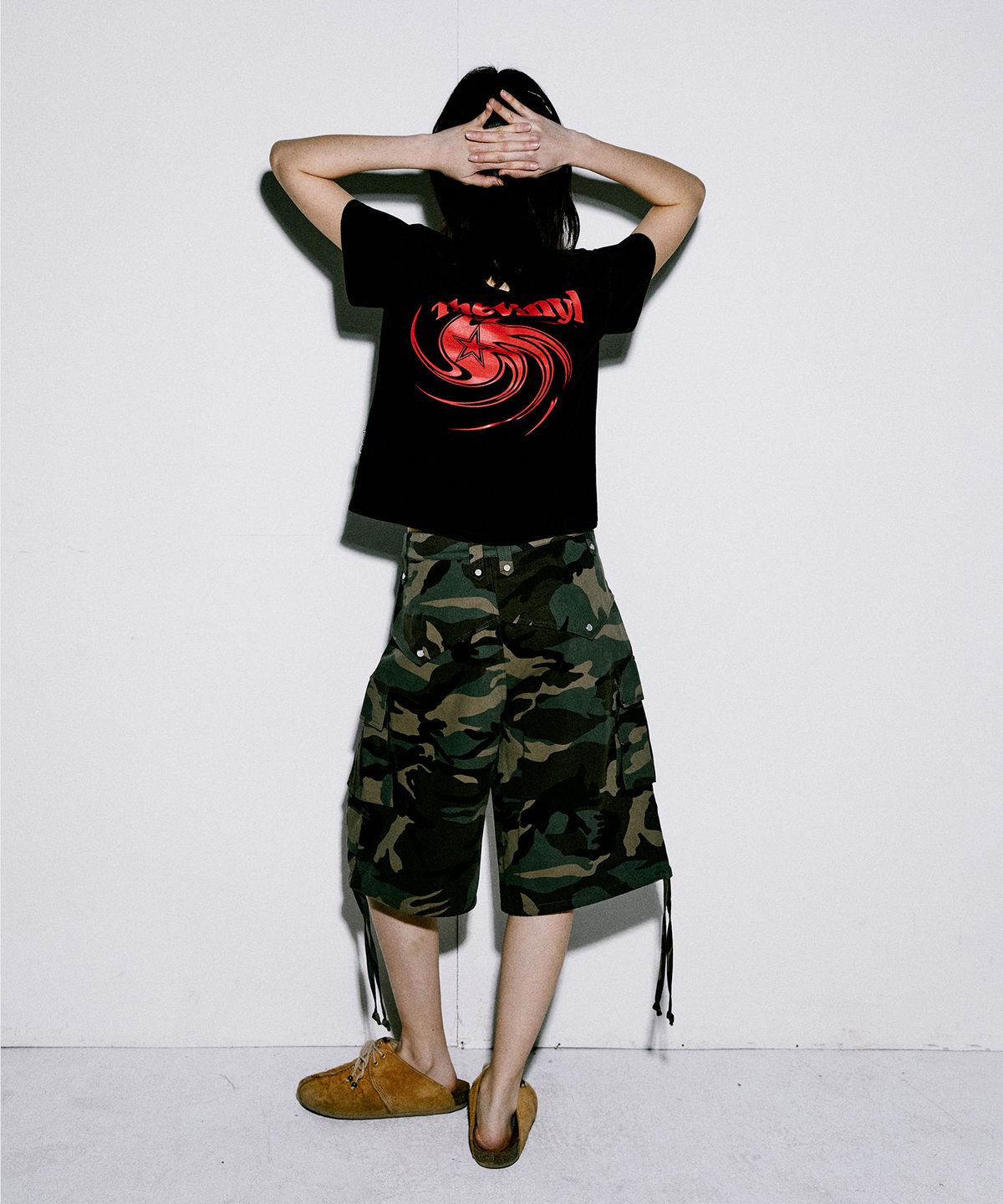 더바이닐하우스(THEVINYLHOUSE) TORNADO TEE BLACK (VH2EMUT510A)