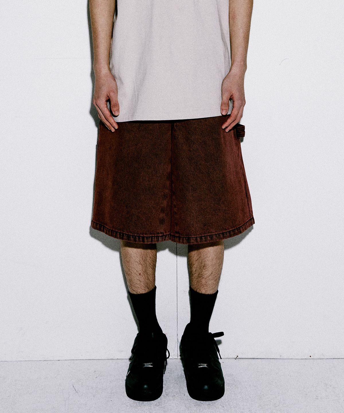 더바이닐하우스(THEVINYLHOUSE) CARPENTER DENIM SHORTS RED (VH2EMUPA60A)