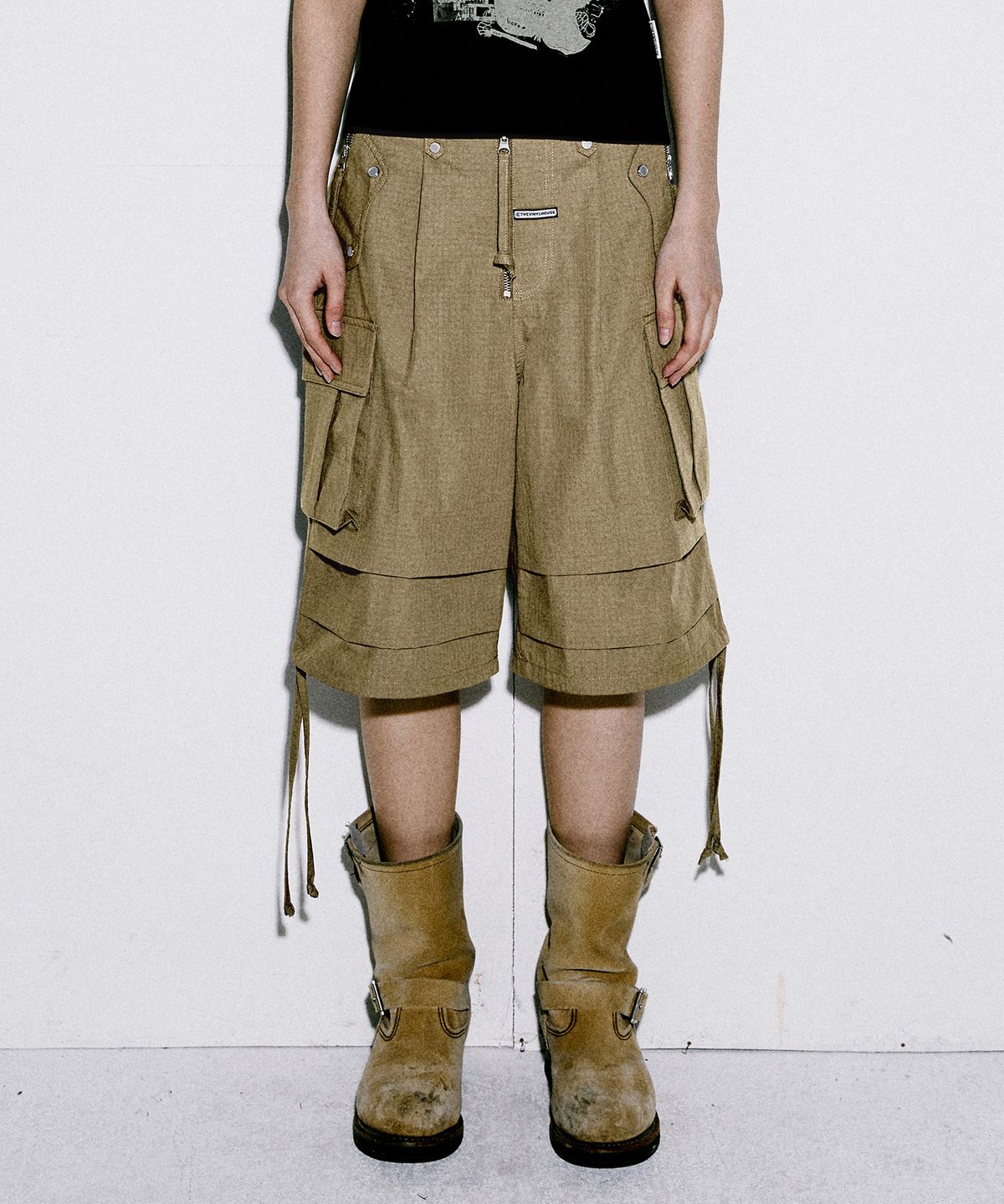 더바이닐하우스(THEVINYLHOUSE) WESTERN CARGO SHORTS BEIGE (VH2EMUPA61A)