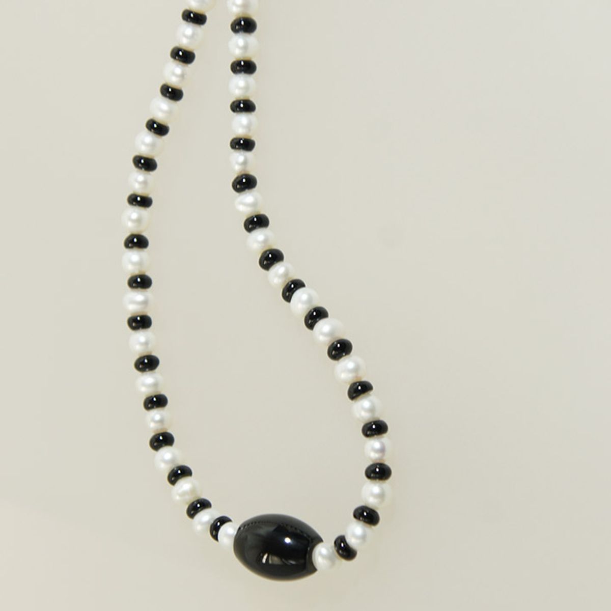 트레쥬(TREAJU) BLACK&WHITE  ONYX NECKLACE