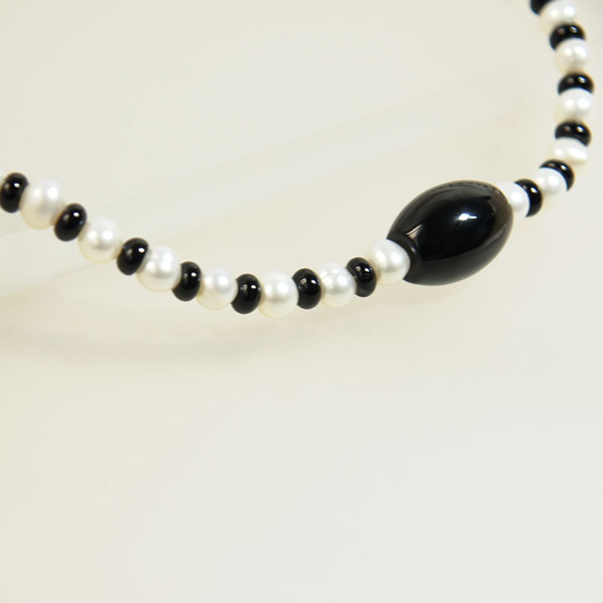 트레쥬(TREAJU) BLACK&WHITE  ONYX NECKLACE